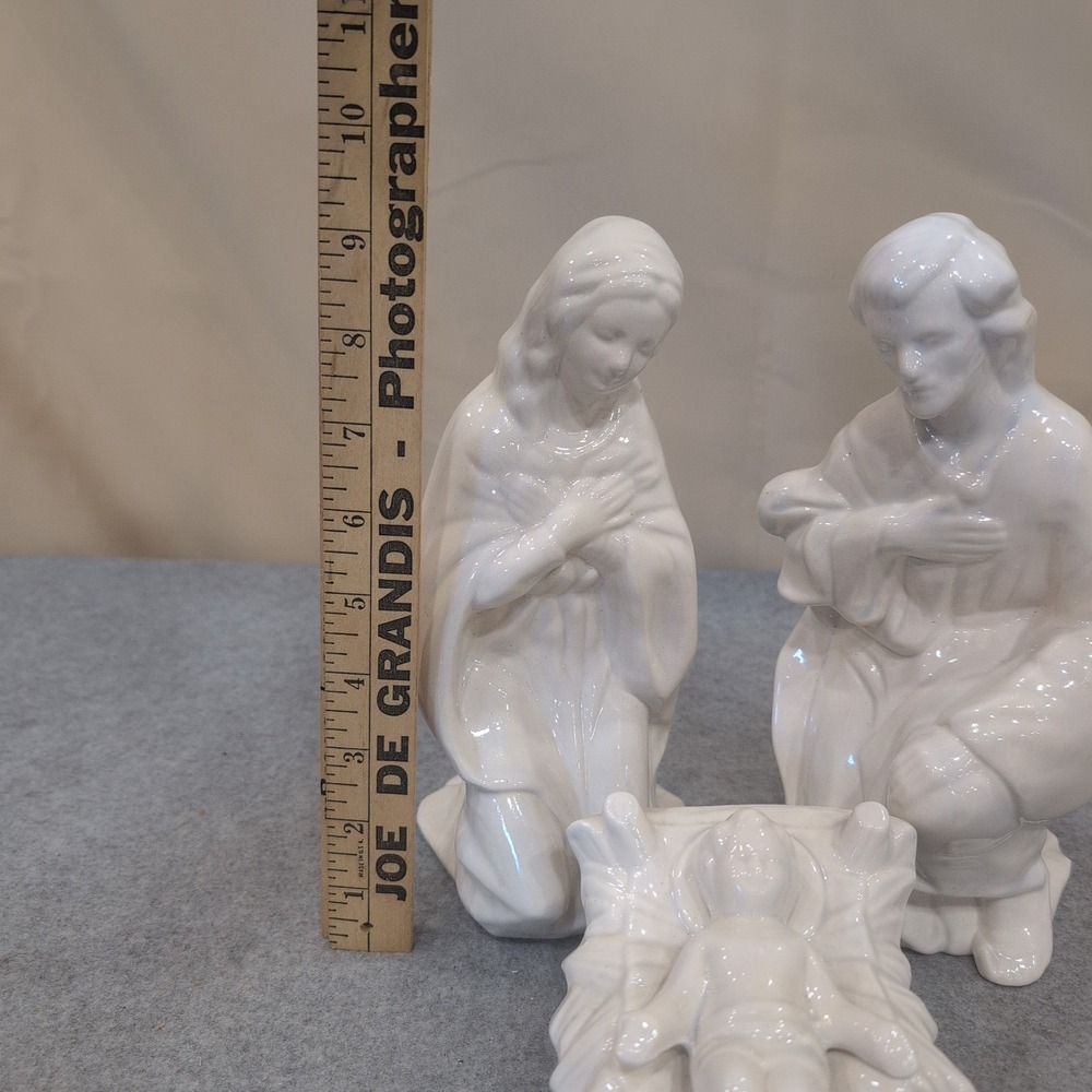 White Glazed Ceramic Nativity Set 3 Piece Holy Family Mary Joseph Baby Jesus - Picture 5 of 7